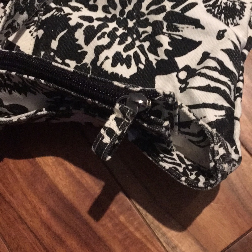 2 NWOT zip-top Canvas totes Black/White w/pockets! - Picture 5 of 5